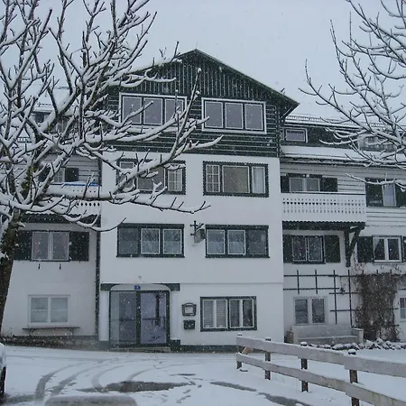 玉特雪绒花公寓 *